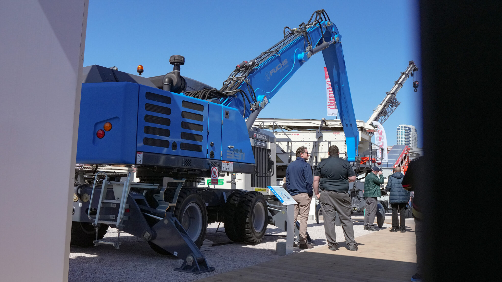 GRABBING FUCHS - Powerscreen of California