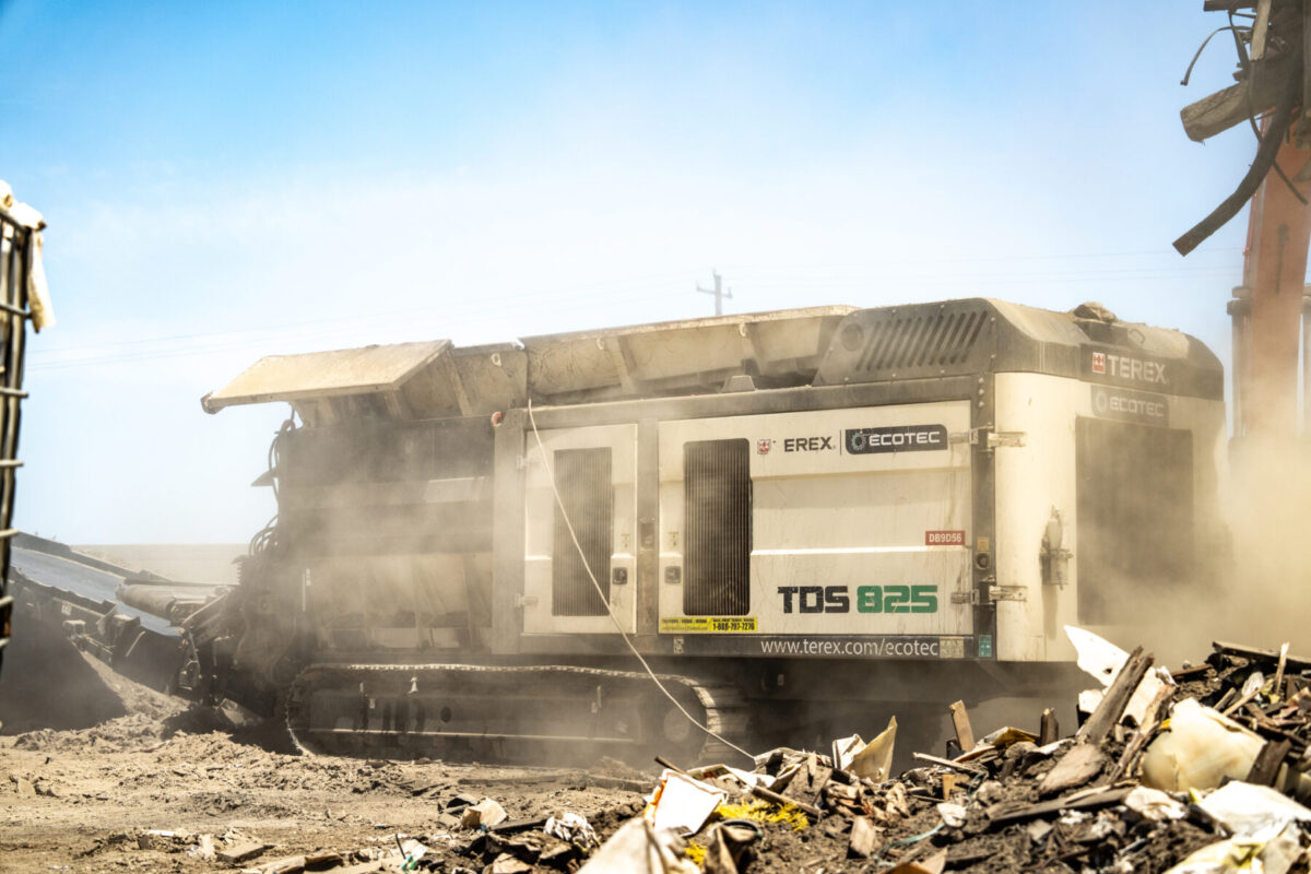 TDS 825 Shredder processing waste