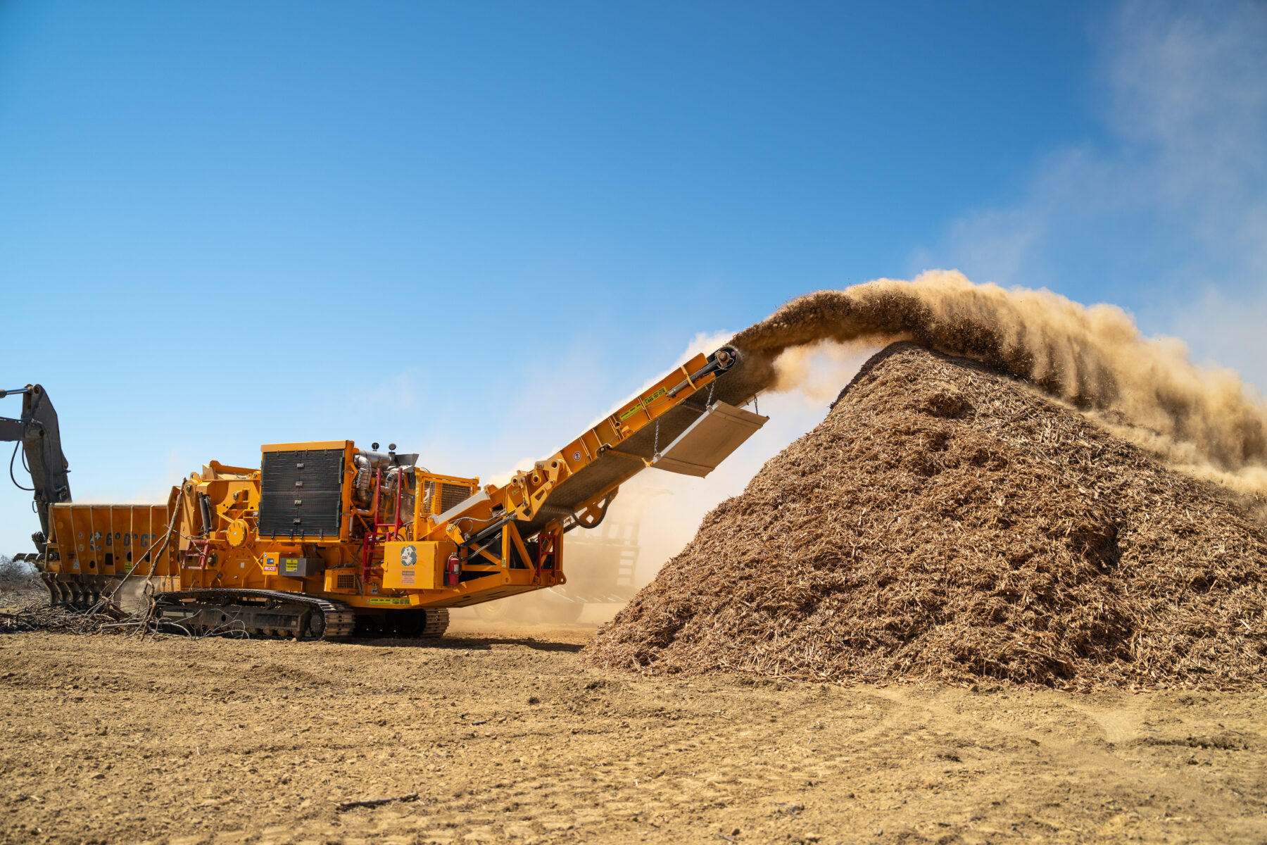 CBI 6800CT Horizontal Grinder working