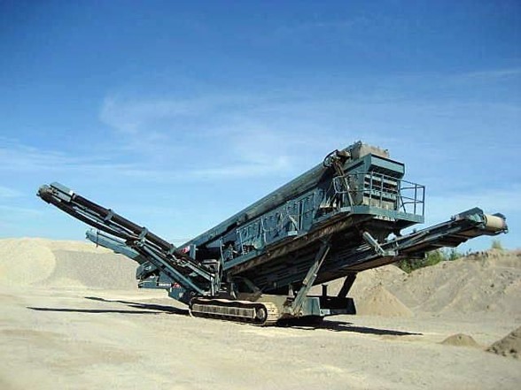 CRIBADORA POWERSCREEN CHIEFTAIN 2400